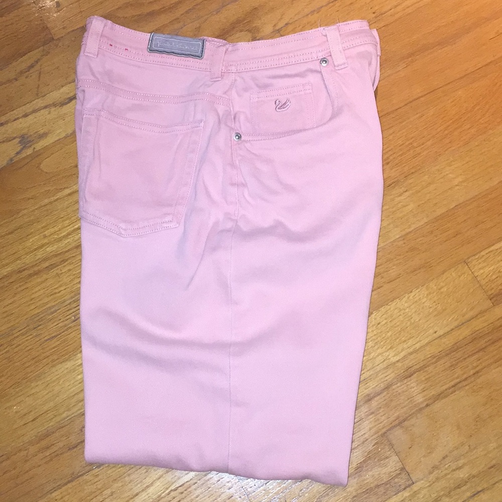 Women’s pink jeans. Gloria Vanderbilt.